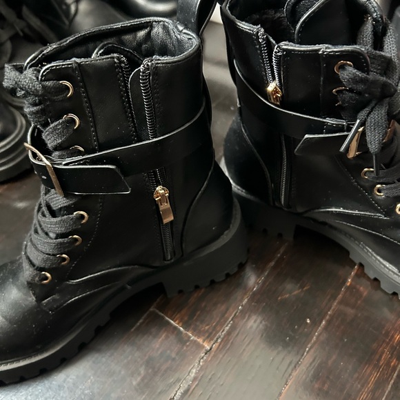 2025 Trendy Logo Combat Moto Boot - Picture 3 of 5